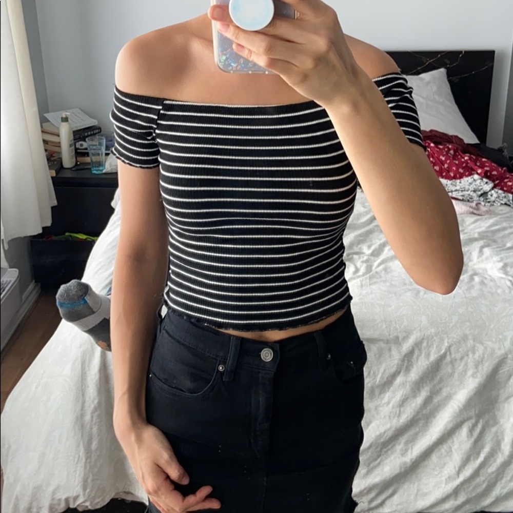 🔥 2/$20 Black/white stripe off the shoulder crop
